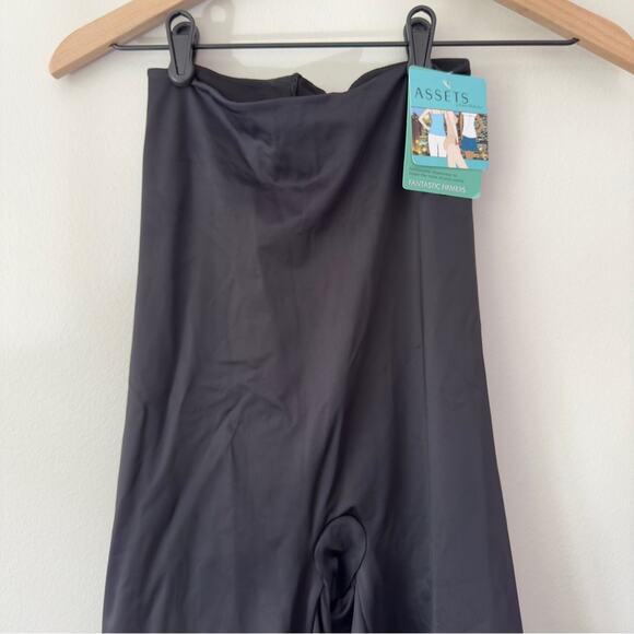 Assets by Spanx Sarah Blakely Stretch Shapewear Fantastic Firmers Shorts Black - Picture 3 of 8